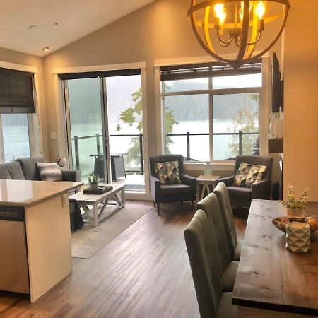 Sandy Feet Retreat Port Renfrew- Oceanfront 2Br Modern Cottage エクステリア 写真