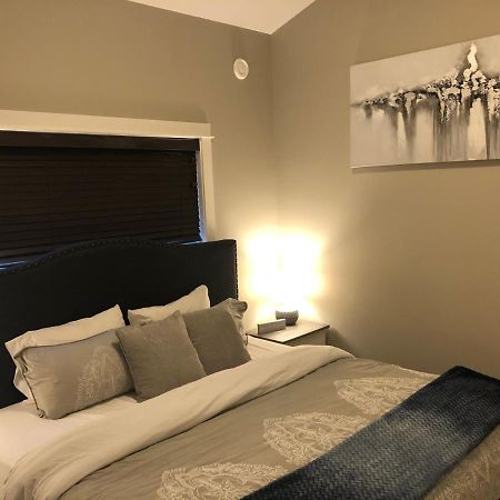 Sandy Feet Retreat Port Renfrew- Oceanfront 2Br Modern Cottage エクステリア 写真