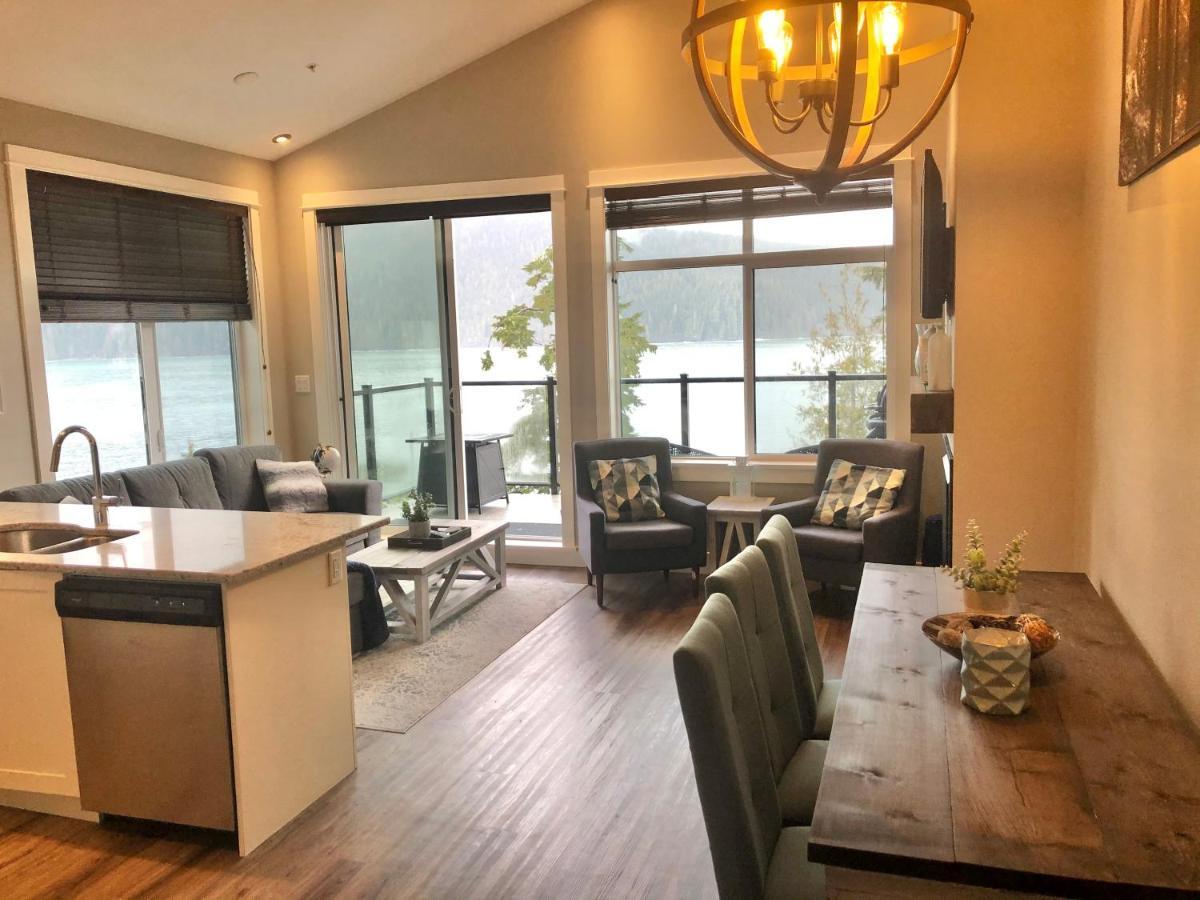 Sandy Feet Retreat Port Renfrew- Oceanfront 2Br Modern Cottage エクステリア 写真