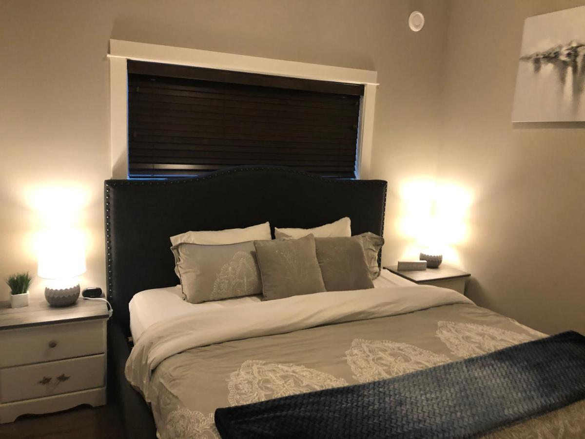 Sandy Feet Retreat Port Renfrew- Oceanfront 2Br Modern Cottage エクステリア 写真