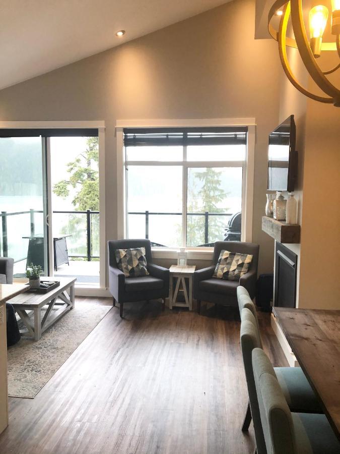 Sandy Feet Retreat Port Renfrew- Oceanfront 2Br Modern Cottage エクステリア 写真
