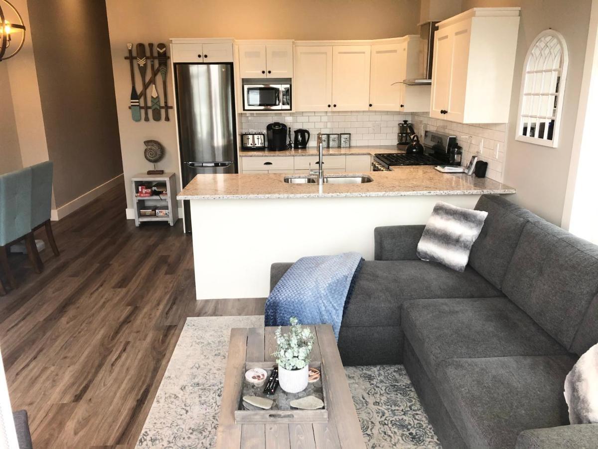 Sandy Feet Retreat Port Renfrew- Oceanfront 2Br Modern Cottage エクステリア 写真