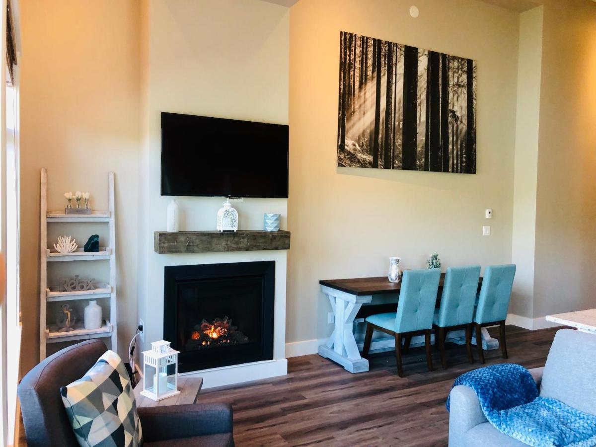 Sandy Feet Retreat Port Renfrew- Oceanfront 2Br Modern Cottage エクステリア 写真
