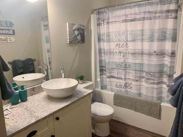 Sandy Feet Retreat Port Renfrew- Oceanfront 2Br Modern Cottage エクステリア 写真