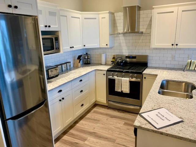 Sandy Feet Retreat Port Renfrew- Oceanfront 2Br Modern Cottage エクステリア 写真